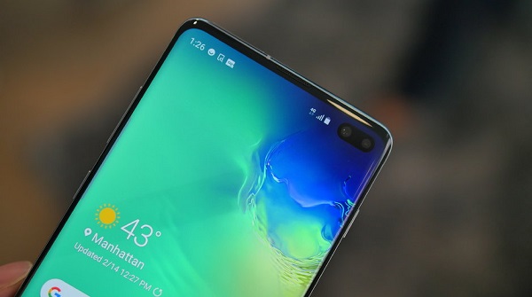 Galaxy S10 ön kamera