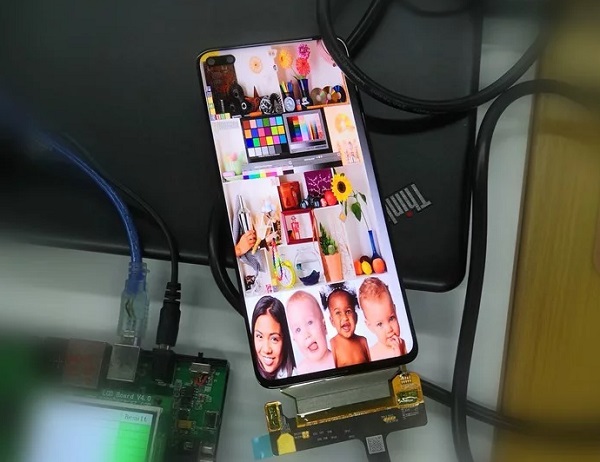 HonorV30, görünümü itibariyle Galaxy S10 Plus'a benziyor.
