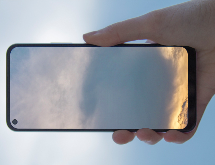 ZTE Blade V2020'nin ön kamera tasarımı
