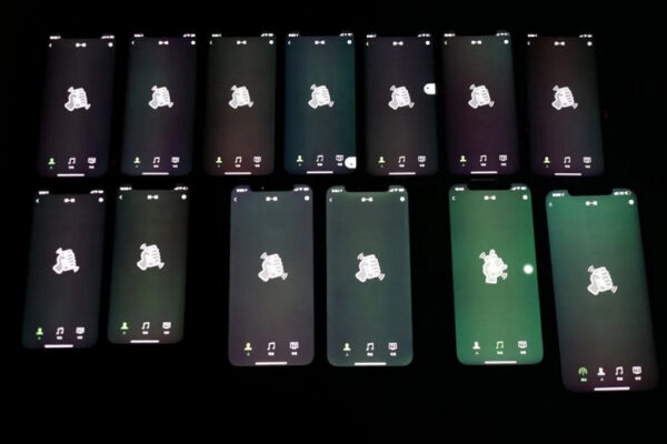 iPhone 12 Yeşil Ekran