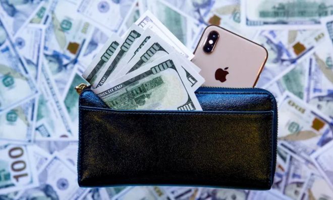 Dolar Dibi Gördü! iPhone Fiyatları Düşecek Mi?