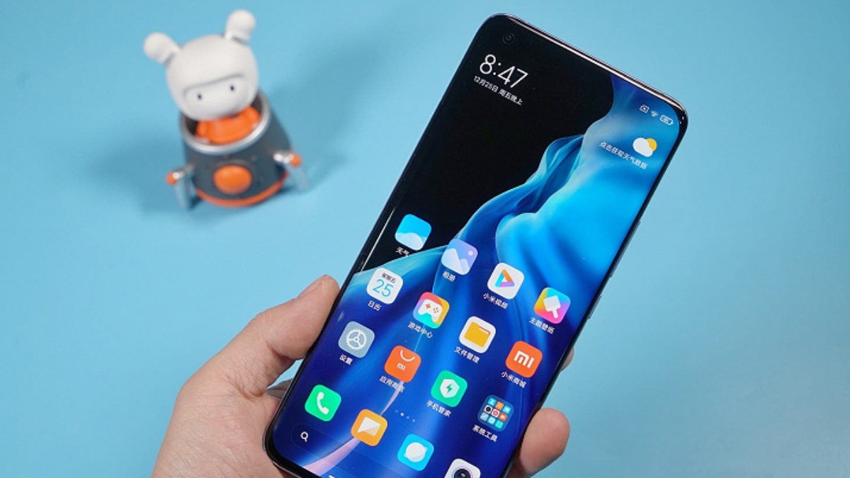 Küçük Ekranlı Xiaomi Amiral Gemisi