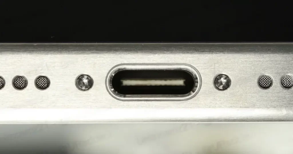 iPhone 15 Pro USB-C