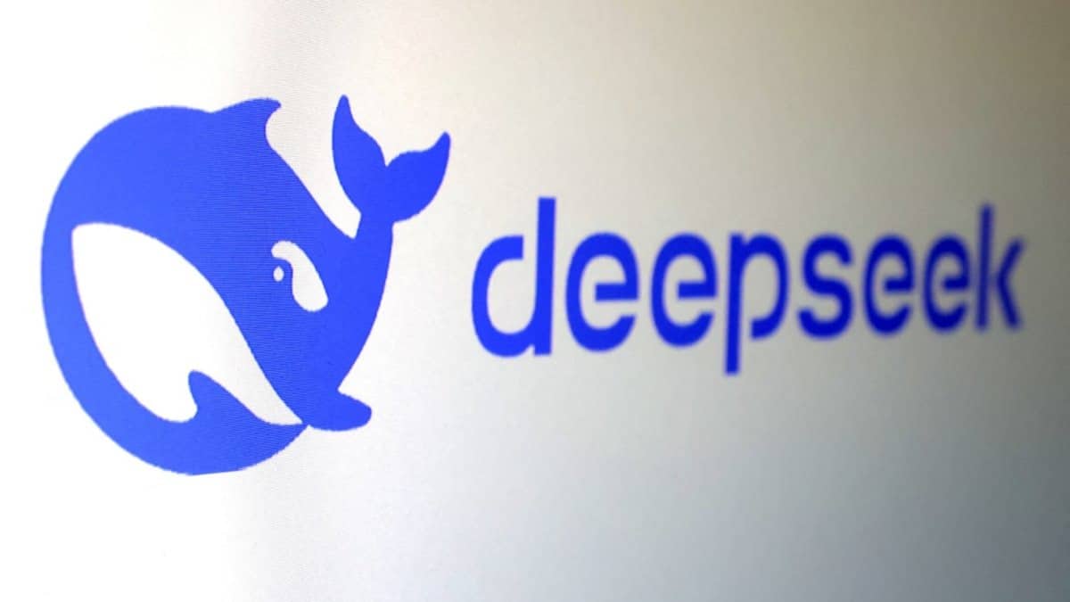 DeepSeek-R1