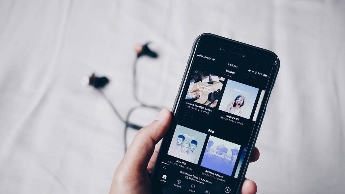 Spotify Ölen Sanatçıların Yapay Zeka Şarkılarını Dinletiyor