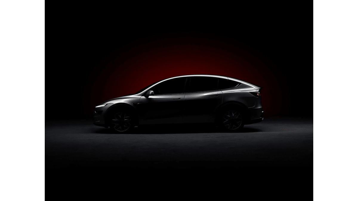 Tesla Model Y L Göründü