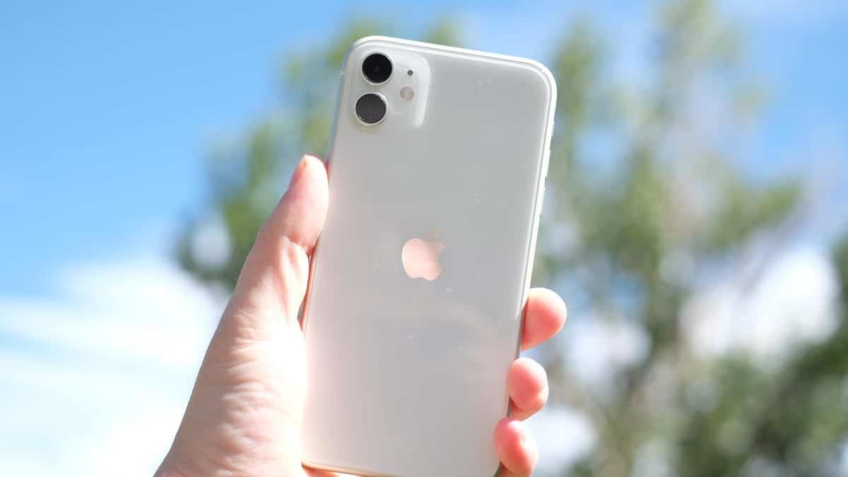 iPhone 11 Kullanıcılarına iOS 26 Public Beta Sürprizi