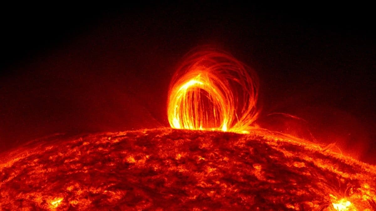 Güneşten Gelen Devasa Enerji Dalgası Tehlike Saçıyor