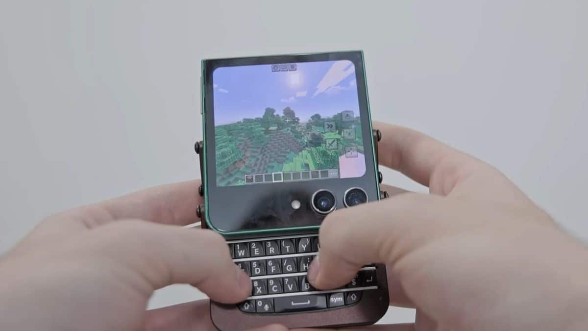 YouTuber Galaxy Z Flip5’i Sürgülü Telefona Çevirdi