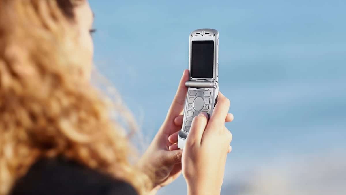 Z Kuşağı Kapaklı Telefonlara Geri Dönüyor