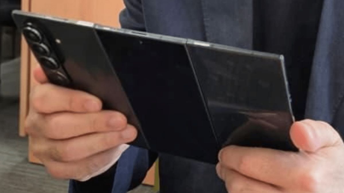 Samsung Galaxy Z TriFold 4 Kameralı mı Olacak?