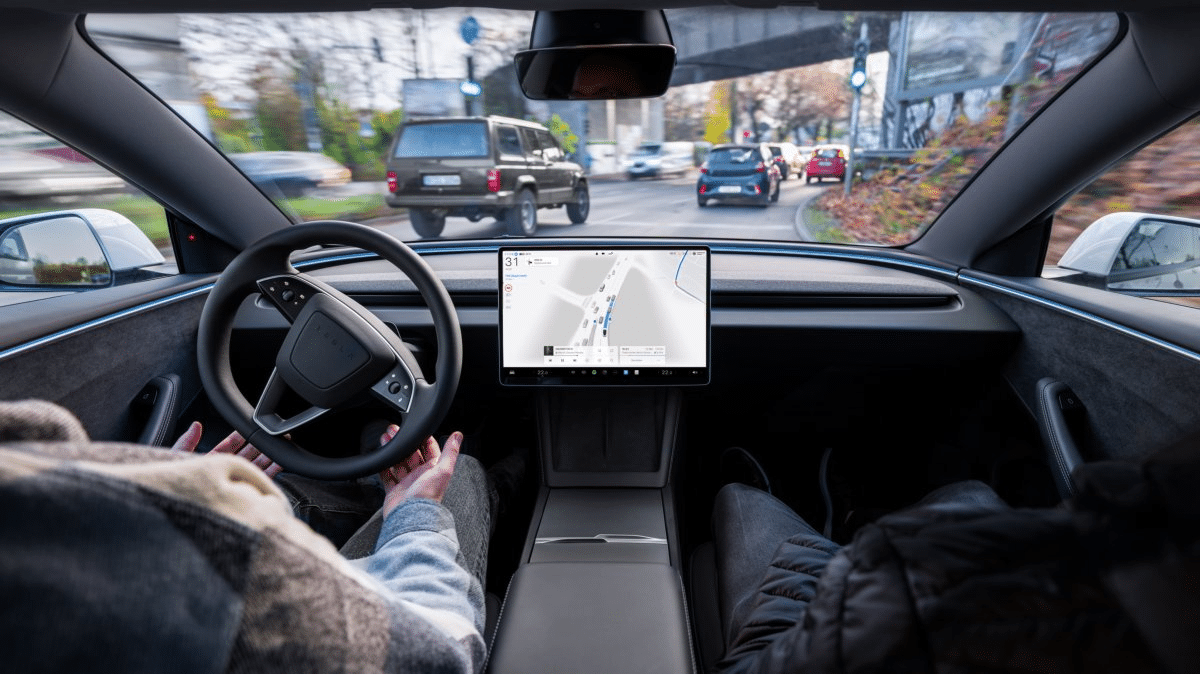 Tesla FSD v14.2.1 Güncellemesi