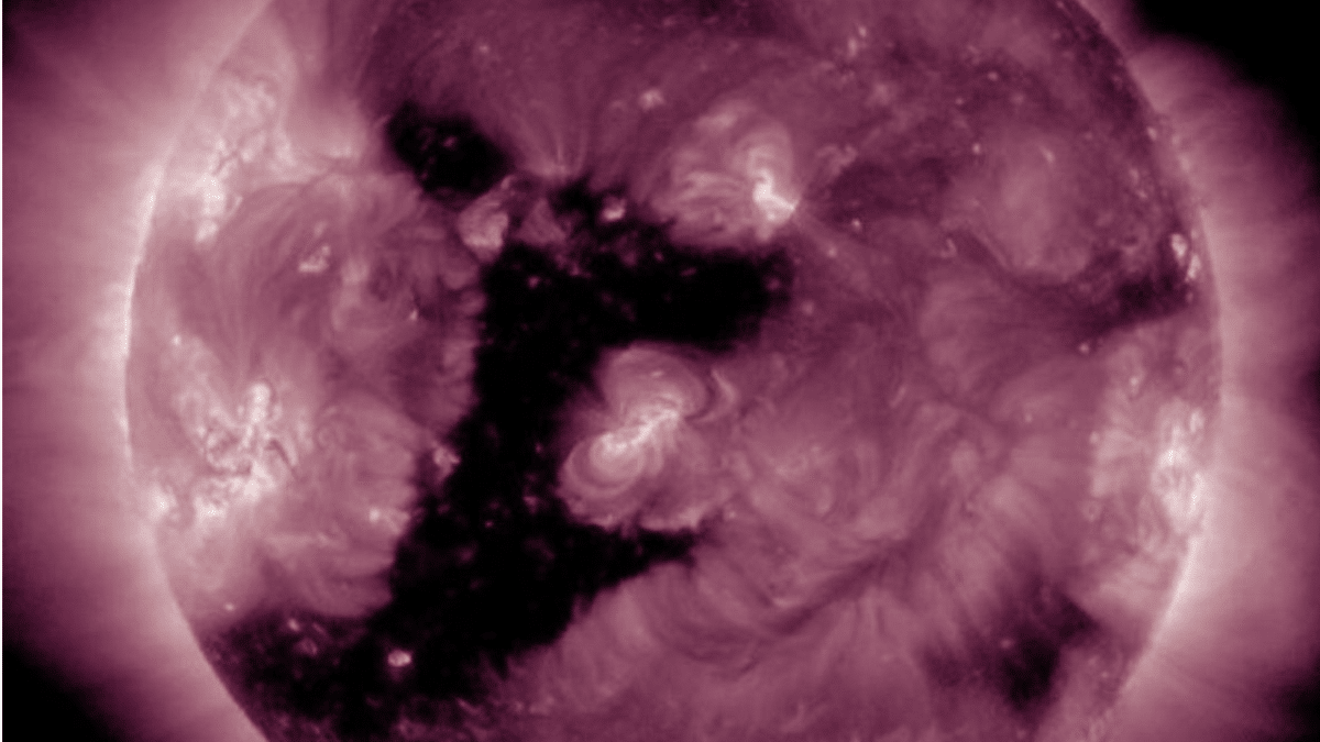 Kıyamet Senaryosu Gibi: Güneş’te Dev Delik Oluştu