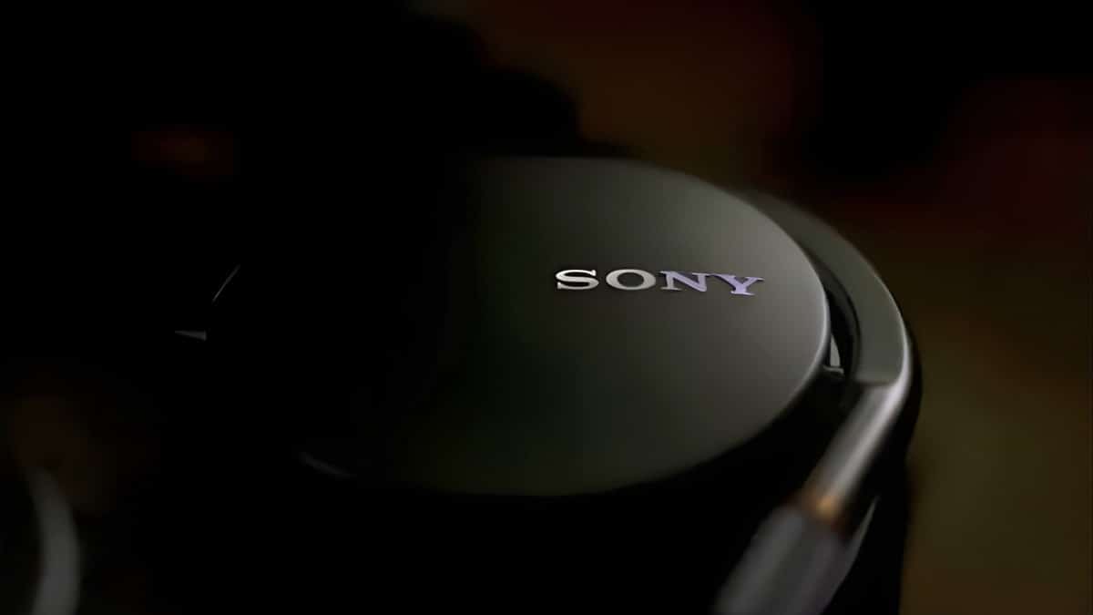 Sony ColleXion Lüks Kulaklık Yarışına Giriyor