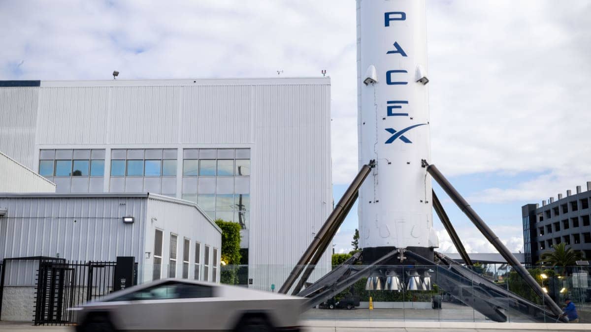 Elon Musk SpaceX ve Tesla’yı Gerçekten Birleştirecek mi?