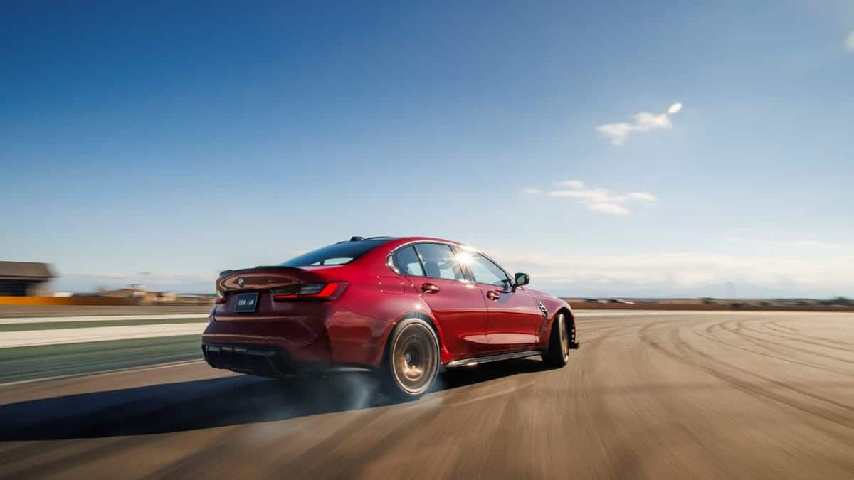 BMW M3 CS Manuel Şanzıman Sürpriziyle Geri Dönüyor