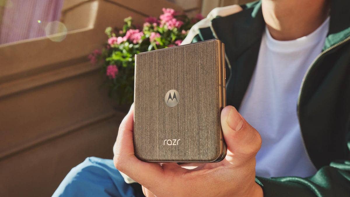 Motorola Razr Ultra 2026 Özellikleriyle Etkiliyor, Fiyatıyla Zorluyor