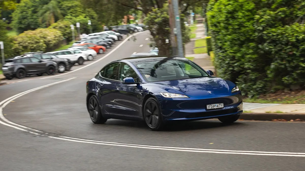 Tesla Vergilerden Kaçmanın Yolunu Buldu