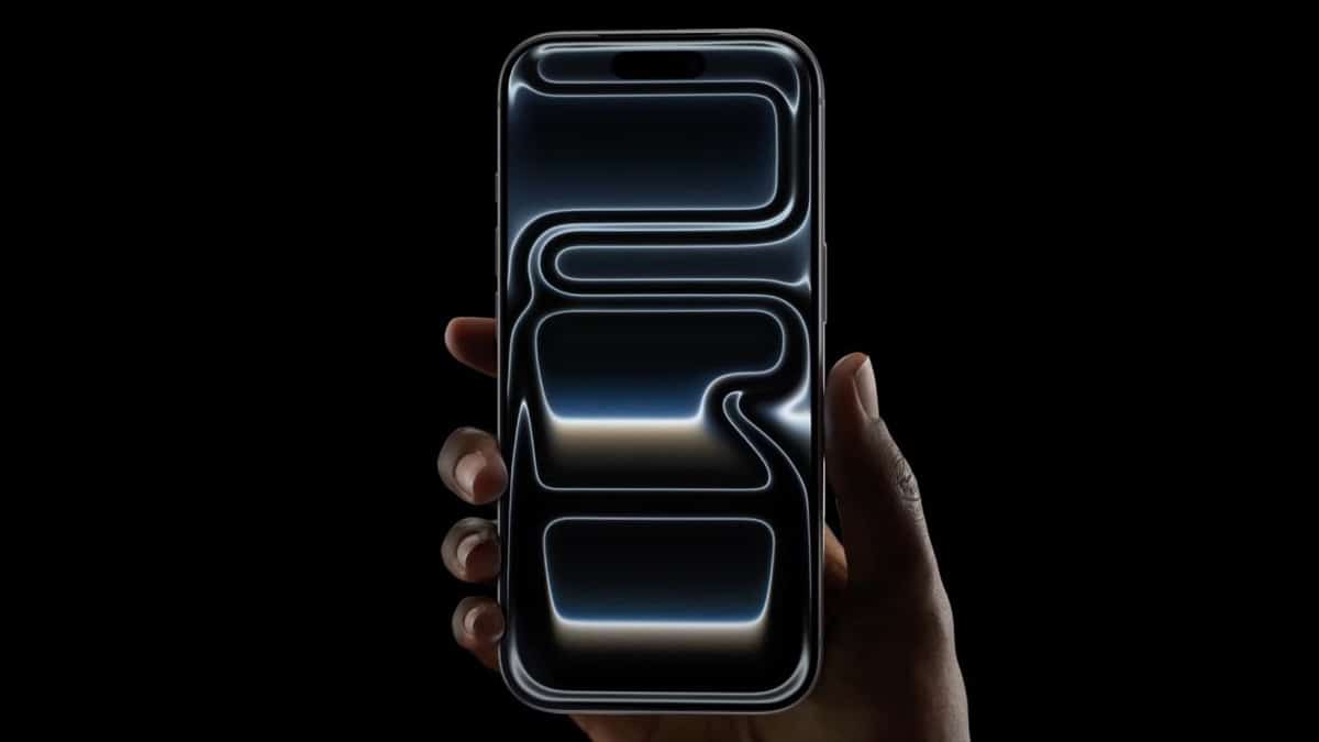 iPhone 18 Pro Ekran Tarafında Sessiz Bir Devrime Hazırlanıyor