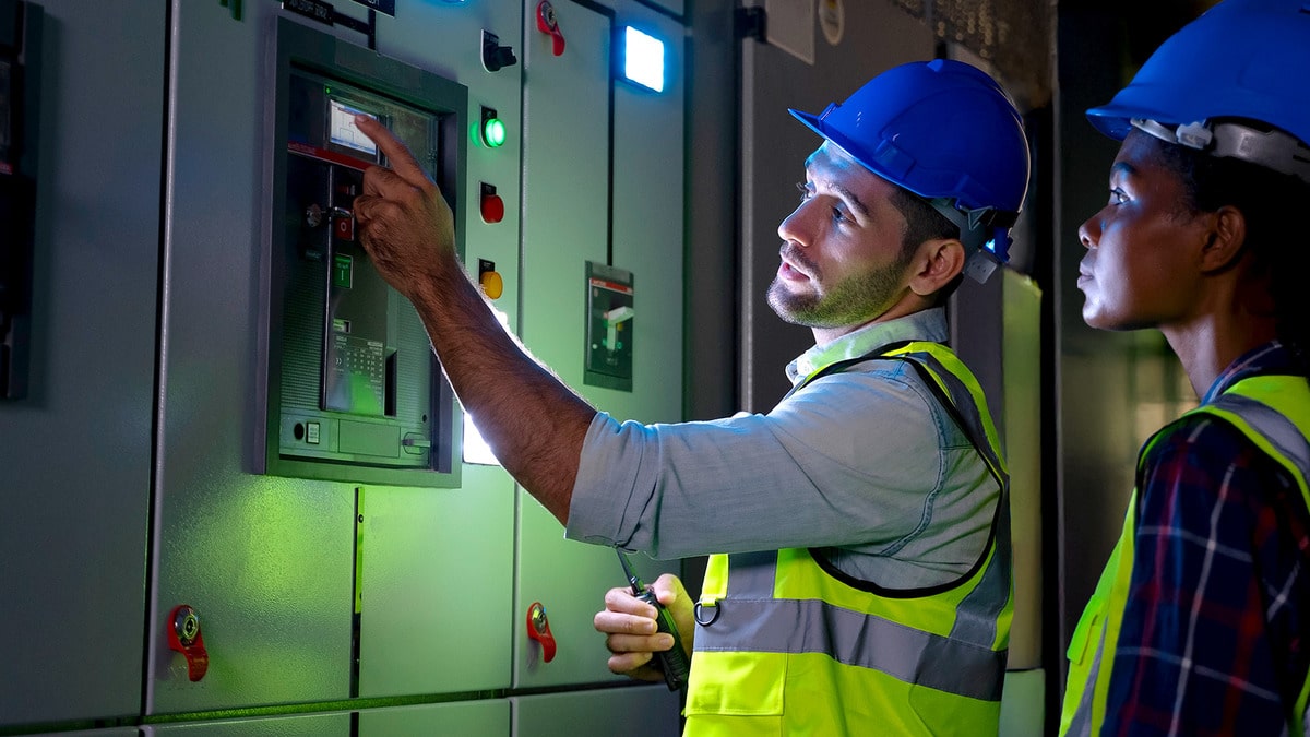 Veri Merkezi Elektrikçilerinin Maaşı Dudak Uçuklatıyor