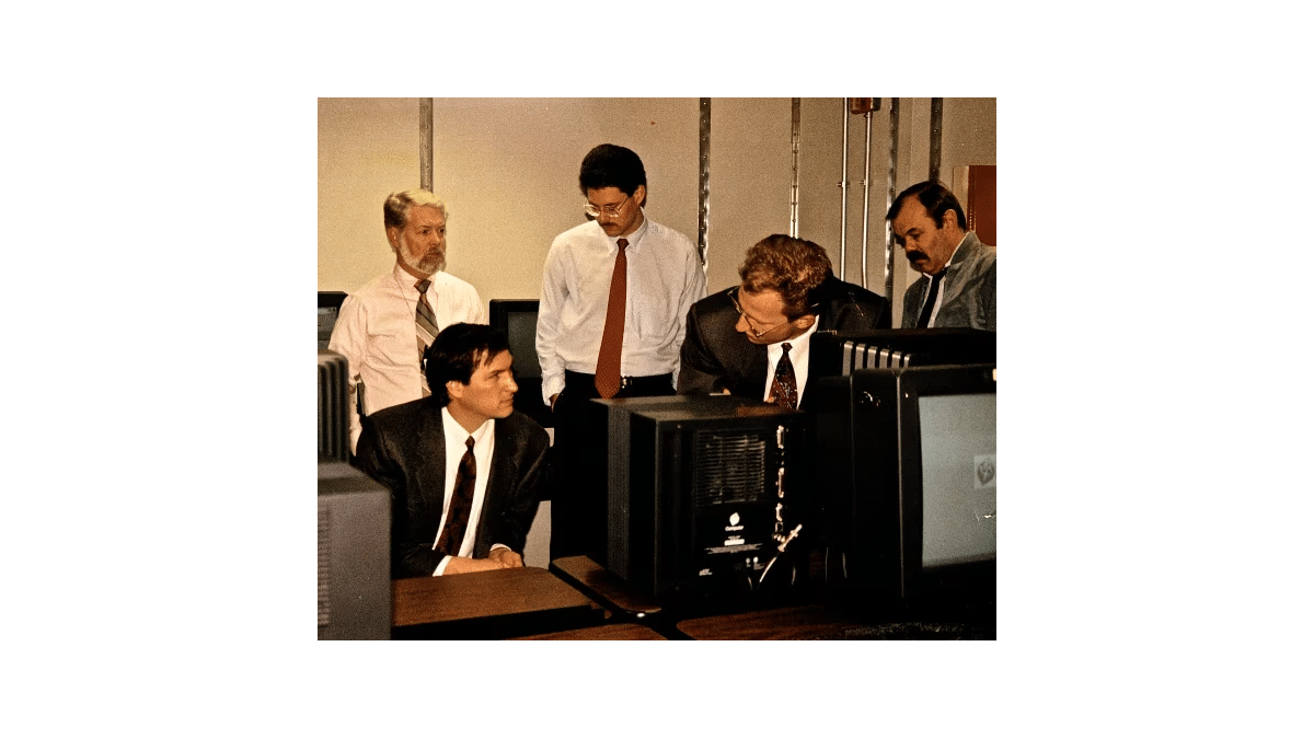 Steve Jobs'ın CIA İle Ne İşi Vardı