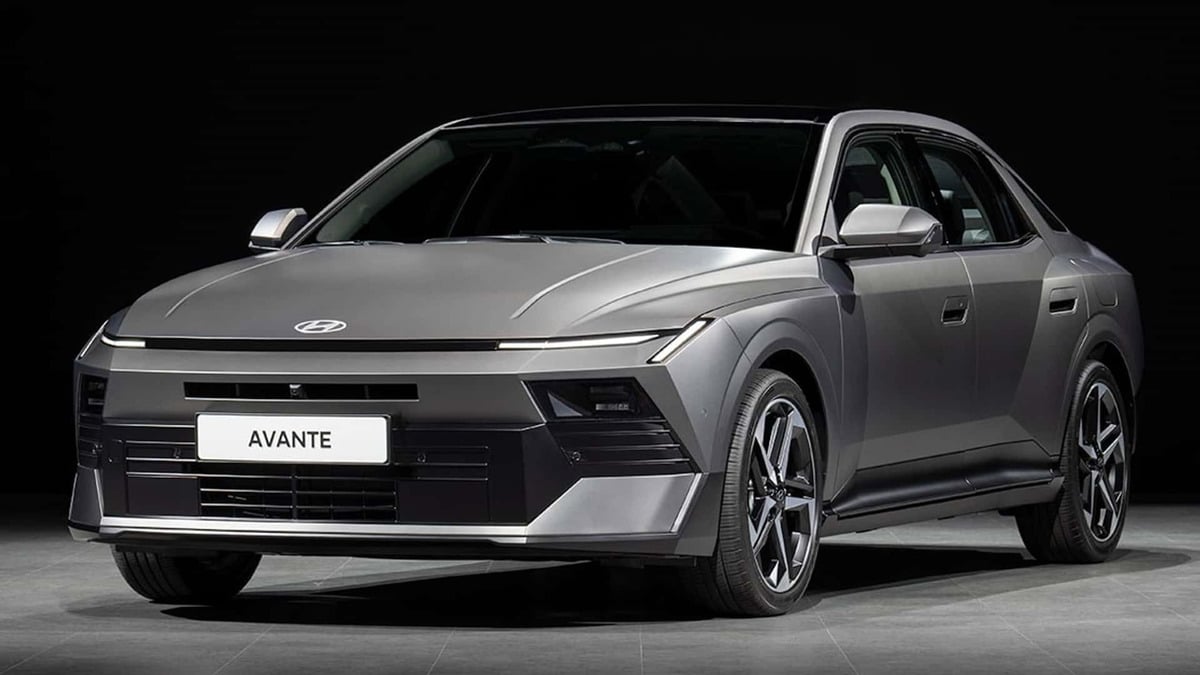 Hyundai Elantra Hybrid Yakıtı Koklayacak